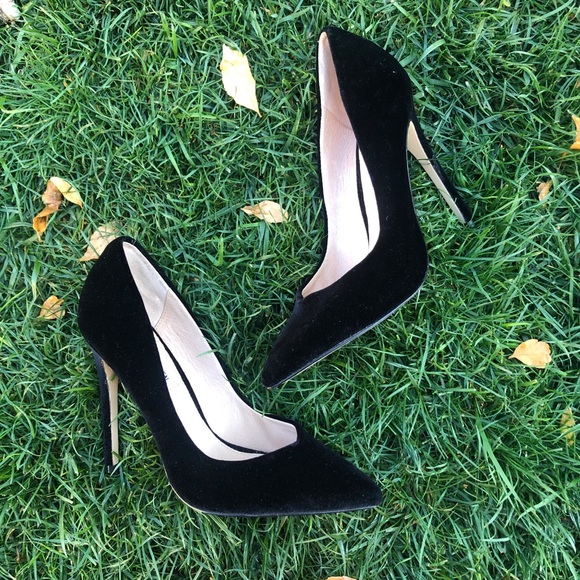 Steve Madden Shoes - Steve Madden Wicket Black Velvet Pointed Pumps